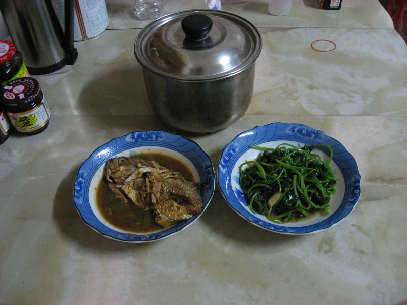 媽媽煮的午餐, 晚餐吃<br />煎魚跟地瓜葉