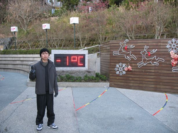 清晨是零下一度，溼度低沒下雪